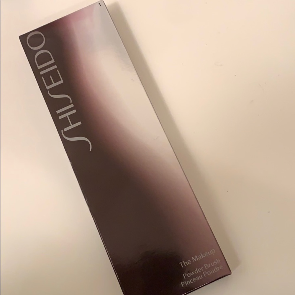 Brand new Shiseido The Makeup Powder Brush